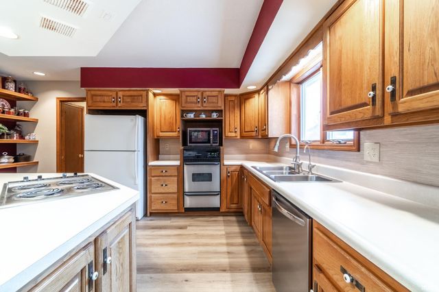 2819 Golden Fields Court, Fort Wayne, IN 46818