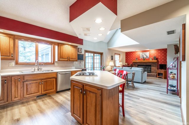 2819 Golden Fields Court, Fort Wayne, IN 46818