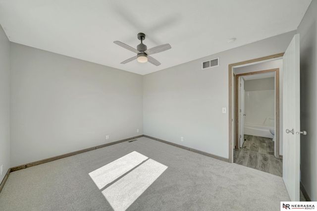 4135 W Huntington Avenue, Lincoln, NE 68528