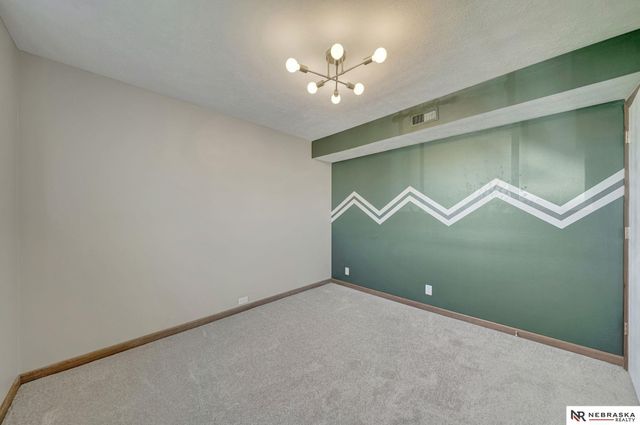 4135 W Huntington Avenue, Lincoln, NE 68528