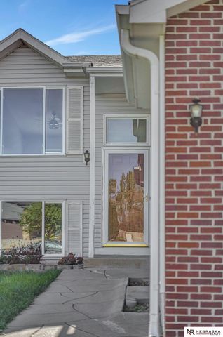 4135 W Huntington Avenue, Lincoln, NE 68528