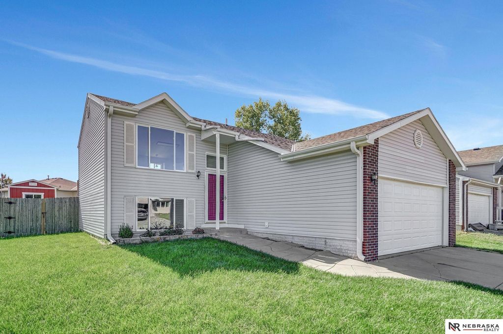 4135 W Huntington Avenue, Lincoln, NE 68528