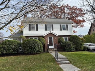 11 Randlett Pk, Newton, MA 02465