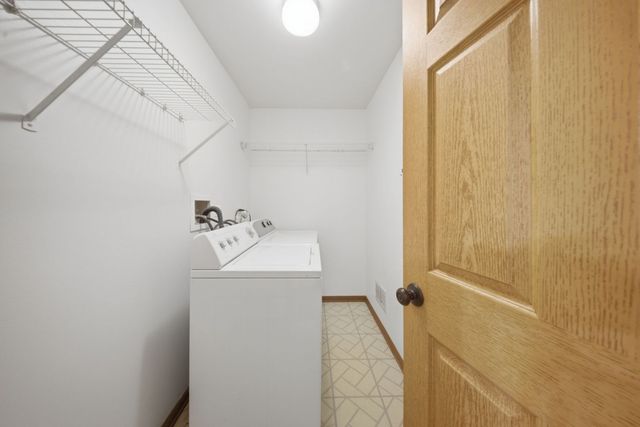 225 Columbia Court 5, Schaumburg, IL 60193