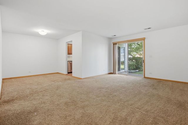 225 Columbia Court 5, Schaumburg, IL 60193