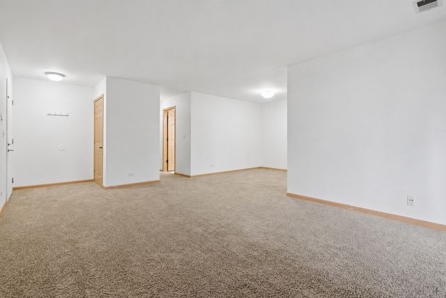 225 Columbia Court 5, Schaumburg, IL 60193