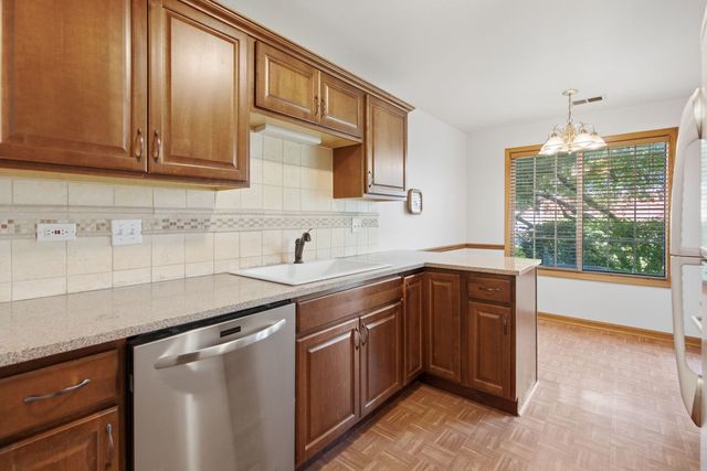 225 Columbia Court 5, Schaumburg, IL 60193