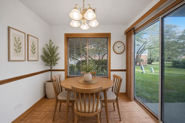225 Columbia Court 5, Schaumburg, IL 60193