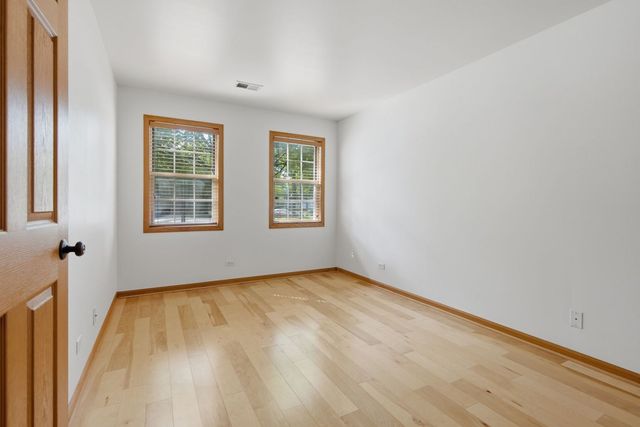 225 Columbia Court 5, Schaumburg, IL 60193