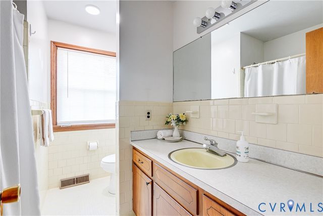 7266 Bellspring Dr, Mechanicsville, VA 23111