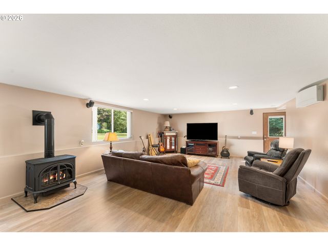 112 CHAPMAN Rd, Castle Rock, WA 98611