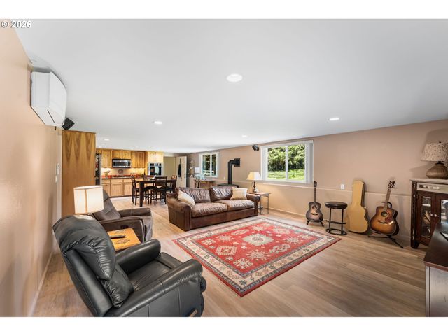 112 CHAPMAN Rd, Castle Rock, WA 98611