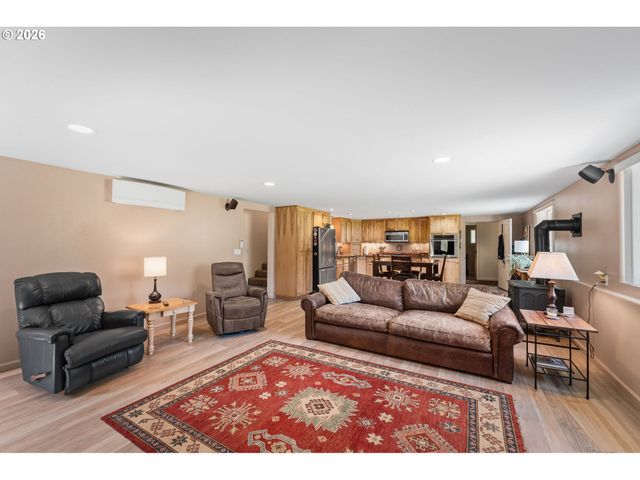 112 CHAPMAN Rd, Castle Rock, WA 98611