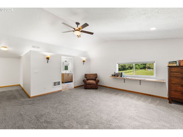 112 CHAPMAN Rd, Castle Rock, WA 98611