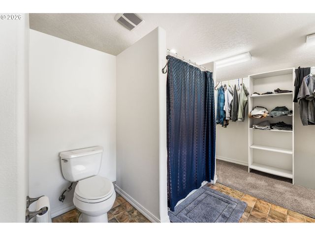 112 CHAPMAN Rd, Castle Rock, WA 98611