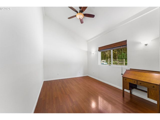 112 CHAPMAN Rd, Castle Rock, WA 98611