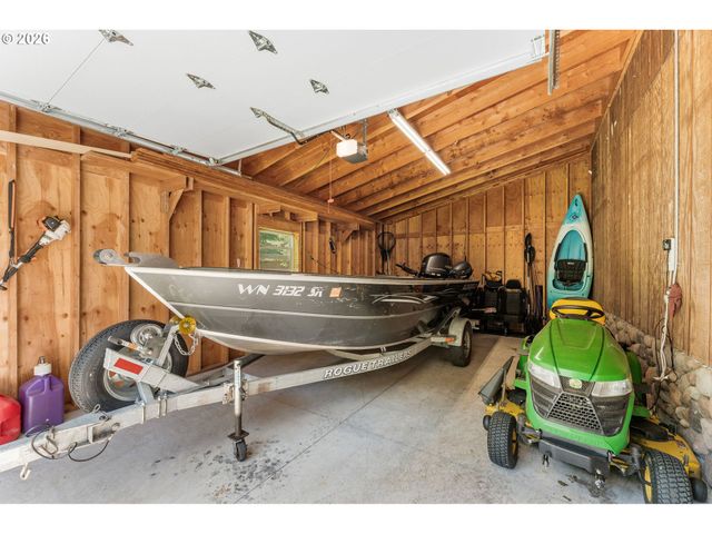 112 CHAPMAN Rd, Castle Rock, WA 98611