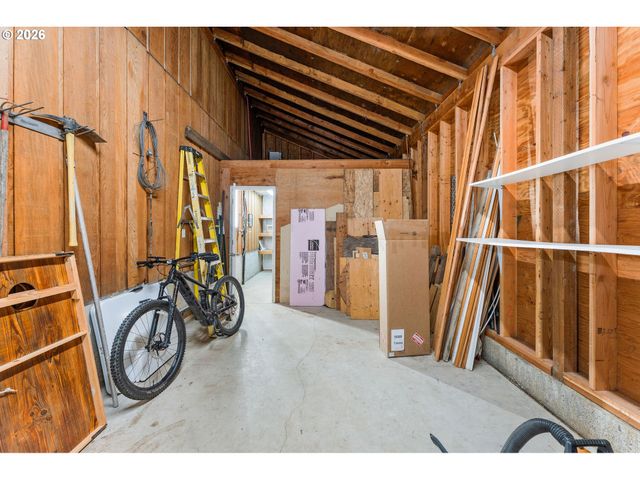 112 CHAPMAN Rd, Castle Rock, WA 98611