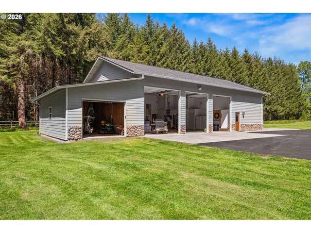 112 CHAPMAN Rd, Castle Rock, WA 98611