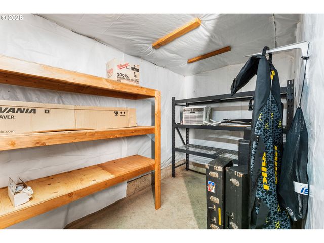 112 CHAPMAN Rd, Castle Rock, WA 98611