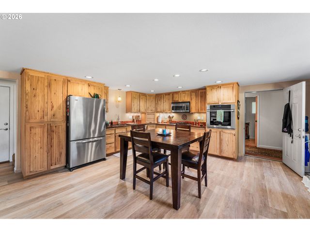 112 CHAPMAN Rd, Castle Rock, WA 98611