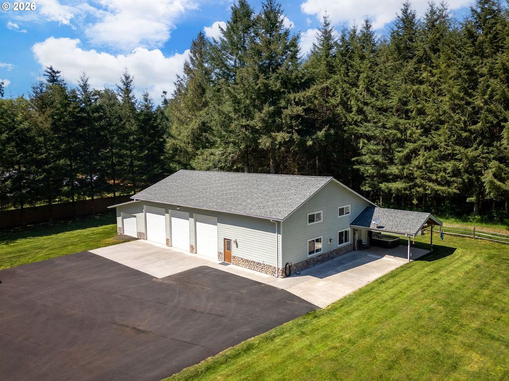 112 CHAPMAN Rd, Castle Rock, WA 98611