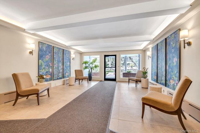 2 Townhouse Place 3N, Great Neck, NY 11021