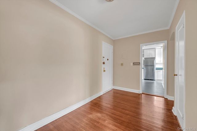 2 Townhouse Place 3N, Great Neck, NY 11021