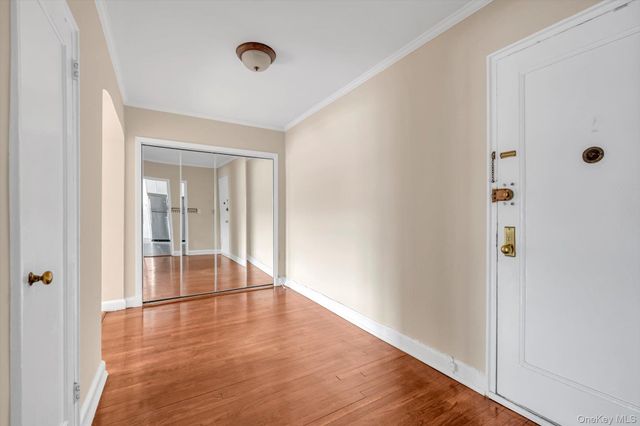 2 Townhouse Place 3N, Great Neck, NY 11021