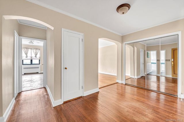 2 Townhouse Place 3N, Great Neck, NY 11021