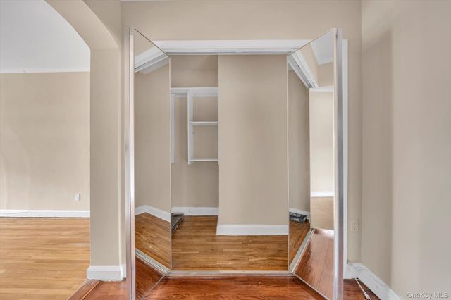 2 Townhouse Place 3N, Great Neck, NY 11021