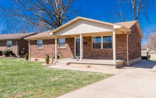 5404 Mt Holyoke Dr, Louisville, KY 40216