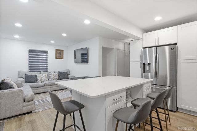 1860 N Denwood Street, Dearborn, MI 48128