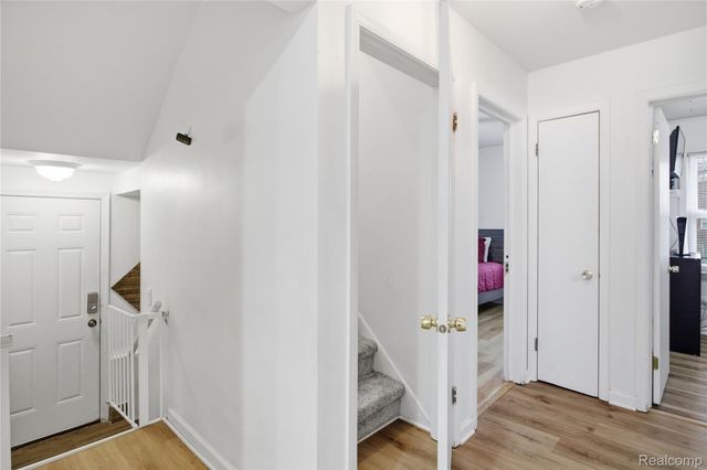 1860 N Denwood Street, Dearborn, MI 48128