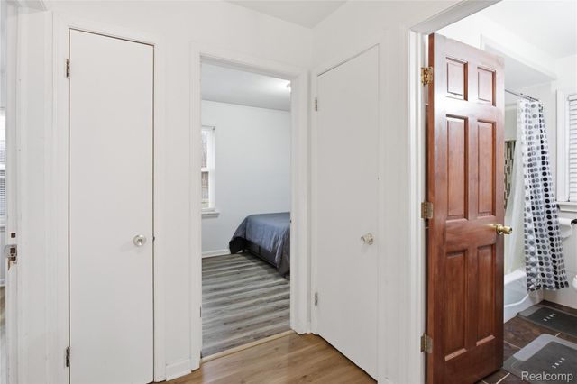 1860 N Denwood Street, Dearborn, MI 48128