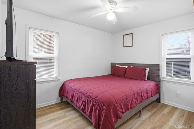 1860 N Denwood Street, Dearborn, MI 48128