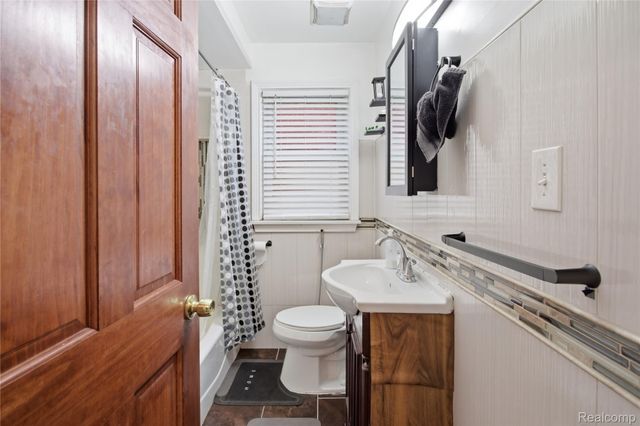 1860 N Denwood Street, Dearborn, MI 48128