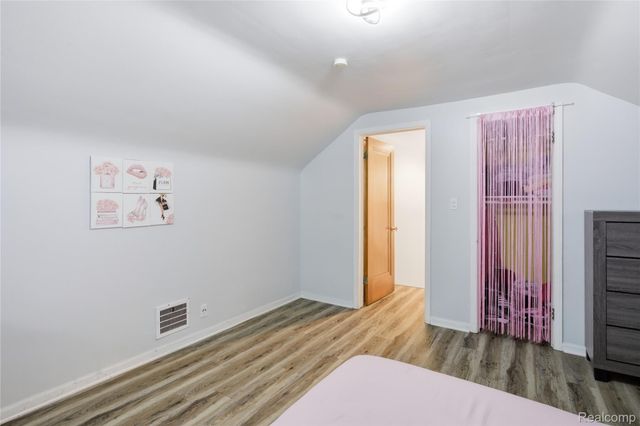 1860 N Denwood Street, Dearborn, MI 48128