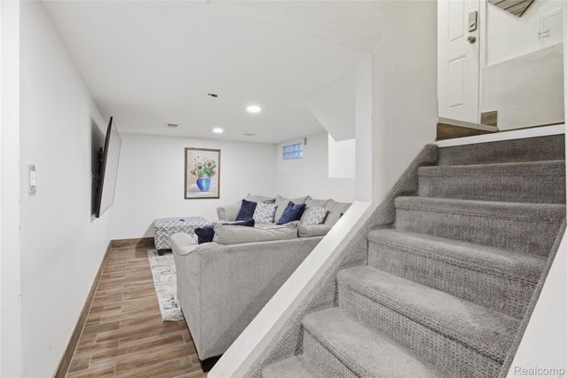 1860 N Denwood Street, Dearborn, MI 48128