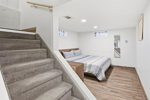 1860 N Denwood Street, Dearborn, MI 48128