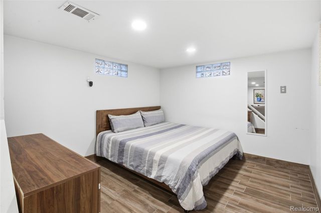 1860 N Denwood Street, Dearborn, MI 48128