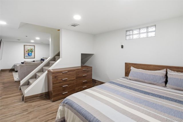 1860 N Denwood Street, Dearborn, MI 48128