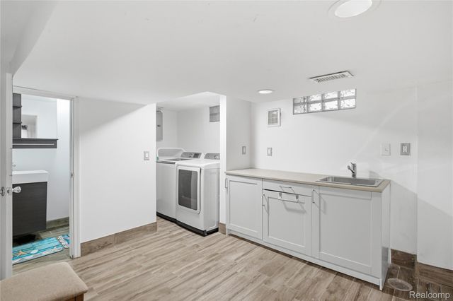 1860 N Denwood Street, Dearborn, MI 48128