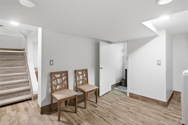 1860 N Denwood Street, Dearborn, MI 48128