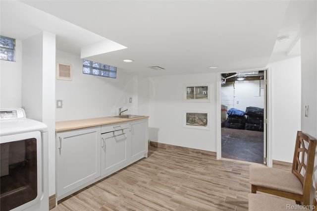 1860 N Denwood Street, Dearborn, MI 48128