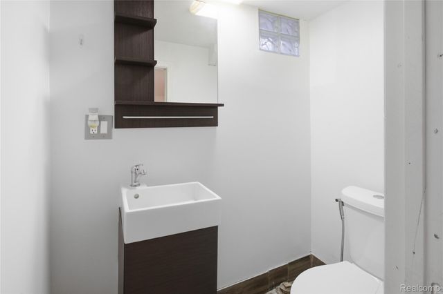 1860 N Denwood Street, Dearborn, MI 48128