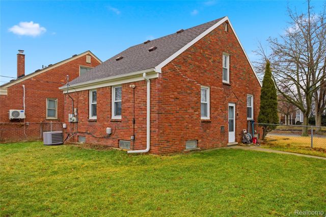 1860 N Denwood Street, Dearborn, MI 48128