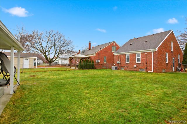 1860 N Denwood Street, Dearborn, MI 48128