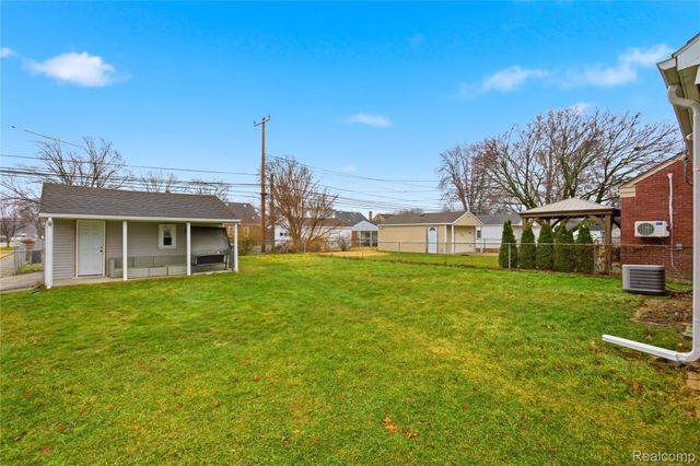 1860 N Denwood Street, Dearborn, MI 48128