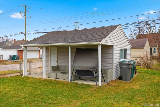 1860 N Denwood Street, Dearborn, MI 48128